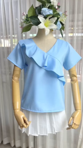 เสื้อคอวีแต่งระบายเฉียงเก๋เก๋