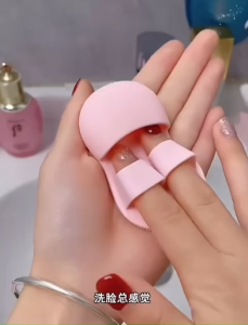 Miếng Rửa Mặt Silicone Xỏ Ngón Mềm Mại Làm Sạch Sâu – Set 2 Miếng – Nhỏ Gọn Dễ Dùng Nhiều Màu