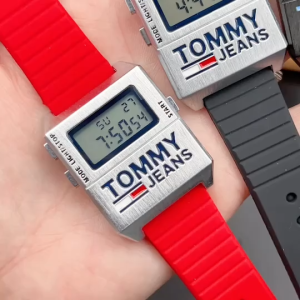 TJ นาฬิกาผู้หญิง เท่ๆ รุ่น TH1791669 สายนาฬิกา ยางเรซิน ขนาด 30 มม