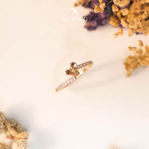 Xuping Cincin Emas Mata Baris Motif Love: Aksesoris Emas yang Cantik