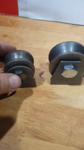 Bánh xe sắt rảnh V - Bánh xe cửa cổng - Bánh xe cửa lùa - Ròng rọc Sắt. Kích thước 4cm-5cm-6cm Chất liệu: sắt nguyên khối  - Cửa Hàng Nam