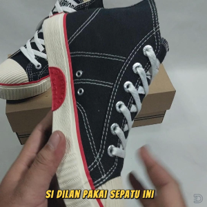 Sepatu Warrior Classic High Cut Sneakers Pria Black White Size 34-43