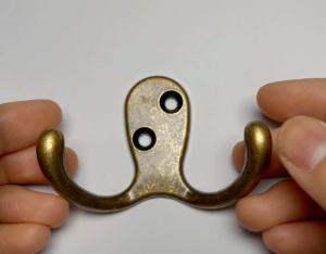 ตะขอ จำนวน 1 ชิ้น แขวน ที่แขวนของ สีทองเหลือง