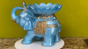 Tượng Voi dâng quả voi trang trí ban thờ thần tài phòng khách phòng làm việc.....