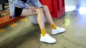 LucyShoes รองเท้าสีขาวลำลองแฟชั่นสำหรับผู้หญิง รองเท้าผ้าใบ พื้นหนาสไตล์เกาหลี พื้นกันลื่น ใส่สบายและทนทาน