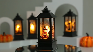 โคมไฟพลาสติกสีอ่อน โคมไฟถือได้แขวนผนังได้ โคมไฟตั้งโต๊ะวาดฟักทองปีศาจ วาดแม่มด สําหรับวันฮาโลวีน แขวนผนังตกแต่งบ้าน โคมไฟถือประดับบรรยากาศ