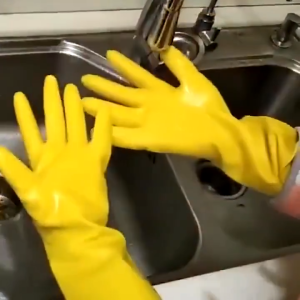 sarung tangan karet latex kuning isi sarung tangan karet latex kuning isi 2pcs sarung tangan karet panjang sarung tangan cuci piring pelindung K23