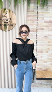 เสื้อเบลาส์แบบยาว ผู้หญิง ผ้าซาติน แขนพอง เปิดไหล่ คล้องคอ แขนยาว รุ่น 160601