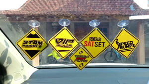 paket isi 10 pcs Gantungan Kaca Akrilik Bebas Custom Variasi Gantungan Mobil Dan Truck Kode 18.a