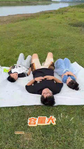 Panduan Membeli Alas Tikar Matras Piknik Lipat Portable Taplak Meja Sekali Pakai Tebal Anti Air Waterproof Disposable Picnic Mat Outdoor 200x230