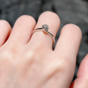 Lavin New York IGI Lab-Grown Diamond Bypass Solitaire Engagement Ring in 750/18K White Gold - Journey