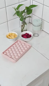 [HCM] Khay đá bi tròn tủ lạnh 33 viên có nắp đậy- Joyee810