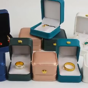 Kotak Cincin Kulit Mewah & Kokoh: Pilihan Tepat Untuk Proposal Pertunangan