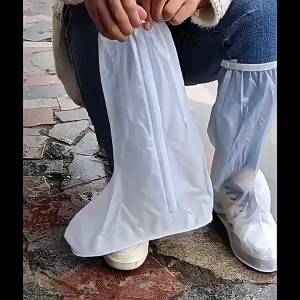 รองเท้าลุยฝน รองเท้ากันน้ำ กันฝน กันน้ำเข้า กันพื้นยางกันลื่น เกาะพื้นแน่น ใส่เดินสบาย รุ่น เเบบหนา มีหลายขนาด