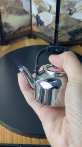 HCM Bật Lửa Khè Xài Gas Hình Cái Ấm Nước Độc Lạ Dễ Thương