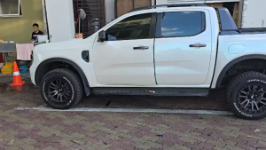 HC CARGO Ford Ranger T9 Aluminum Alloy Power Side Steps Retractable Running Boards Automatic Running Boards AUTO FOLD