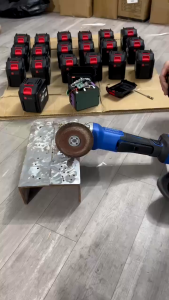 Pin 20 cell Makita 21v 10Ah dòng sả cao chân pin phổ thông 4cm có đèn led báo pin chống ngắt tải cao