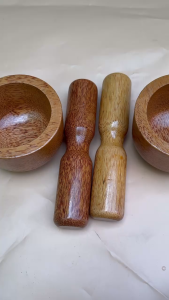 Bội cối chày bằng dừa loại 1 PHÚC HƯNG PHÁT SG kích thước cối 14cm lựa chọn của nhà nội trợ.