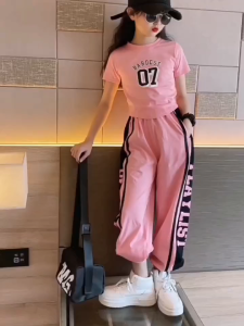 ZANRA ชุดเด็กผู้หญิง ชุดลำลองฤดูร้อนสำหรับเด็กผู้หญิง เสื้อยืดแขนสั้นเด็ก + กางเกงเลกกิ้งกีฬา ชุดสองชิ้น