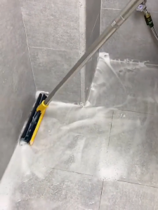 MIUFAแปรงขัดพื้น3 in1 ขัดคราบสกปรกออกได้ดี แปรงขัดพื้นพร้อมที่ปาดน้ำ แปรงล้างพื้น การหมุน 120 องศา ขนแปรงแข็งแรง💕👌