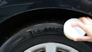 Tire Foam bright Cleaner Black tire wax lotion high gloss spray cleaner moisturizing tire polish Waterproof and long-lasting anti-aging 650ML spray cleaner moisturizing tire polish Waterproof