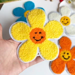 DIY ตัวปักตกแต่ง ดอกไม้ยิ้ม ขนปุย สำหรับงานฝีมือ เย็บติดเสื้อ ไม่มีกาว ตกแต่งเสื้อผ้า กระเป๋า งาน Craft และ อื่นๆ