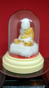 泰国三大最著名督造四面佛/龙婆托名師之一大名鼎鼎Wat Sakae龙普鲁稀有放车/供奉式车神圣僧龙婆托(托爷爷)小金身（金身已长满非常特别的白料懂的牌友当宝）已包好放车型佛牌壳Top Monk Wat Sakae LP Doo Pra Legend Lp Thuad Mini Bucha(Suitable for Putting car or praying desk)