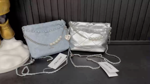 Túi Tote C hl 0 Xanh Jean Bạc Dây Ngọc Trai Xinh Xắn Size 19cm (Auth Tuồn)