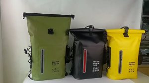 HongKong60กลางแจ้ง กระเป๋ากันน้ำ แบบสะพายหลัง ถุงกันน้ำ ถุงทะเล PVC Waterproof Backpack ความจุ 25L แถบสะท้อนแสง กระเป๋าสะพายหลัง