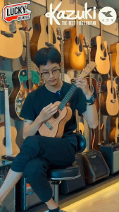ฟรีกระเป๋า+เครื่องตั้งสาย  Kazuki Ukulele Concert รุ่น Play series อูคูเลเล่ คาซูกิ ขนาด 24" ทรง คอนเสิร์ต  พร้อมของแถมสุด Cool กระเป๋าและจูนเนอร์