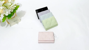 Ví nữ mini cầm tay nhiều màu hoạ tiết tim nổi LILA VNT59