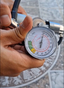 Máy bơm hơi nén khí chữ I thanh truyền kim loại xi lanh 22mm mô tơ chổi than 540 16V công suất 100W chất liệu vỏ hợp kim. Có đồng hồ đo áp suất