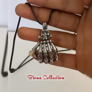 Top !! Kalung Tali Pria Bandul Titanium TanganjemariTemgkorak Kalung Pria keren Anti karat Selamanya.