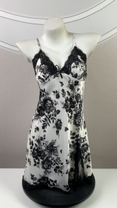 SATIN FABRIC ชุดนอนลิลลี่ ชุดนอนน่ารัก ลายดอกไม้ 🌺 มีไซต์ใหญ่ M-5XL ตรงปก ใส่สบาย D-002