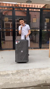 Loa kéo MTMAX BK99 Plus công suất lớn tặng kèm 2 micro. Hỗ trợ nhiều kết nối thông dụng hiện nay như Bluetooth USB thẻ nhớ Jack bông sen... Âm thanh mạnh mẽ sống động. Bảo hành 12 tháng