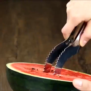 Alat Pemotong Semangka Stainless Steel Watermelon Slicer Pisau Pembagi Buah