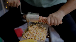 ALAT PERONTOK JAGUNG PORTABLE BAHAN BESI GALVANIS ANTI KARAT