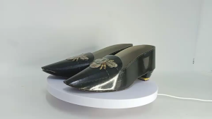 กระดาษไหว้บรรพบุรุษ รองเท้ากระดาษ รองเท้าหนังชาย -หญิง (สีดำ) ลายร่วมสมัย ( ราคาต่อ 1 คู่ )