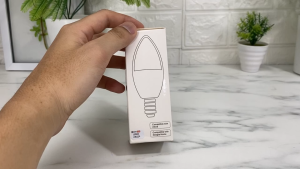 tuya หลอดไฟ LED ปรับสีได้ (ทรงจำปา) ให้ราตรีของคุณพิเศษ หรูหราด้วยเทคโนโลยี หลอดไฟทรงจำปาที่ปรับสีได้ LB502