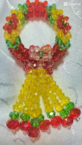 พวงมาลัยคริสตัลพวงเล็กสีแดงเหลือง ลายดอกข้าวหลามตัดเขียวเหลืองแดง อุบะ 7 ชาย