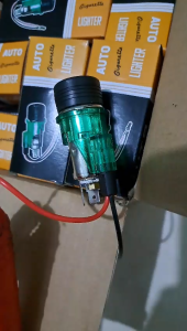 Tẩu thuốc có đèn led báo Có 12v 24v cho ô tô