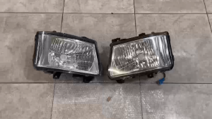 LAMPU DEPAN HEAD LAMP HEADLAMP LAMPU UTAMA MITSUBISHI FUSO FIGHTER 2015 FJ2325 FJ2523 FJ2528 FJ 2325 FJ 2523 FJ 2528 MERK DMAC D-MAC