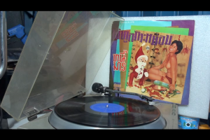 1 แผ่นเสียง 12นิ้ว AW7 ลัดดา ศรีวรนันท์ โอ้ทูลกระหม่อม แผ่นVGริ้วรอยบาง เสียงรบกวนเล็กน้อยถึงปานกลาง ไม่มีรอยลึก แผ่นล้างทำความสะอาดแล้ว ปกVGมีตำหนิขอบนิดหน่อย ขอบขาด สันไม่ทะลุ Lada Aw7 - Lazada