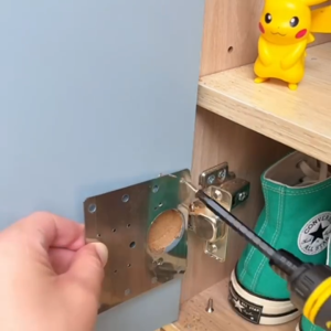 แผ่นซ่อมเสริมบานพับถ้วย แผ่นสแตนเลสซ่อมบานพับสำหรับตู้เฟอร์นิเจอร์ ใช้สำหรับบานพับ 35 mm เท่านั้น ซ่อมแซม ตู้เสื้อผ้า ตู้โชว์ ให้ดูเหมือนใหม่ TOOLSTAR