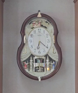 นาฬิกาแขวน RHYTHM Japan รหัส 4MH829WD06 เพลง12 MELODIES ตุ๊กตาหมุน รับประกัน 1ปี