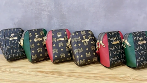 NEW ARRIVAL !! TAS SELEMPANG WANITA 2024 - TAS MURAH TAPI MEWAH & HP YD 11 mm\\n\\n Apa Itu Tas Selempang Wanita Terbaru 2024?\\n\\nTas selempang wanita terbaru 2024 adalah tas yang dirancang dengan desain modern dan fungsional, yang memenuhi kebutuhan wanita untuk menampilkan gaya dan kenyamanan. Dengan berbagai pilihan warna dan model, tas selempang ini cocok untuk digunakan sehari-hari atau acara formal.\\n\\n Fitur Tas Selempang Praktis\\n\\nTas selempang wanita terbaru 2024 memiliki fitur-fitur praktis yang memudahkan penggunaannya. Beberapa fitur tersebut antara lain:\\n\\n- Desain multifungsi: Tas ini memiliki ruang penyimpanan yang cukup besar untuk menyimpan barang-barang penting Anda, seperti dompet, ponsel, dan barang-barang lainnya.\\n- Material berkualitas tinggi: Tas ini dibuat dari material berkualitas tinggi yang tahan lama dan mudah dibersihkan.\\n- Ringkas dan mudah dibawa: Tas ini ringkas dan mudah dibawa ke mana pun Anda pergi.\\n\\n Tas Wanita Berkualitas Tinggi\\n\\nTas selempang wanita terbaru 2024 adalah tas berkualitas tinggi yang dapat menjadi investasi jangka panjang bagi Anda. Dengan kualitas material yang baik dan desain yang elegan, tas ini dapat digunakan untuk berbagai acara dan gaya.\\n\\n Kelebihan Tas HP YD 11 mm\\n\\nTas HP YD 11 mm adalah tas selempang wanita terbaru 2024 yang memiliki berbagai kelebihan. Beberapa kelebihan tersebut antara lain:\\n\\n Desain Mewah & Elegan\\n\\nTas HP YD 11 mm memiliki desain mewah dan elegan yang membuatnya cocok untuk digunakan di berbagai acara dan gaya. Desain tas ini juga dapat menambah gaya Anda dan membuat Anda tampil lebih percaya diri.\\n\\n Fungsi Praktis & Multifungsi\\n\\nTas HP YD 11 mm memiliki fungsi praktis dan multifungsi yang memudahkan penggunaannya. Tas ini memiliki ruang penyimpanan yang cukup besar untuk menyimpan barang-barang penting Anda, seperti dompet, ponsel, dan barang-barang lainnya.\\n\\n Mengapa Pilih Tas Mewah dan Murah?\\n\\nAda beberapa alasan mengapa Anda harus memilih tas mewah dan murah:\\n\\n Nilai Investasi yang Baik\\n\\nTas mewah dan murah adalah investasi jangka panjang yang dapat digunakan untuk berbagai acara dan gaya. Dengan kualitas material yang baik dan desain yang elegan, tas ini dapat digunakan untuk waktu yang lama dan tetap terlihat bagus.\\n\\n Kualitas Material Terbaik\\n\\nTas mewah dan murah dibuat dari material berkualitas tinggi yang tahan lama dan mudah dibersihkan. Dengan kualitas material yang baik, tas ini dapat digunakan untuk waktu yang lama dan tetap terlihat bagus.\\n\\nDalam rangka memberikan informasi yang akurat dan relevan kepada pembaca, artikel ini telah menyajikan informasi tentang tas selempang wanita terbaru 2024, tas HP YD 11 mm, dan tas mewah dan murah. Semoga artikel ini dapat membantu Anda dalam memilih tas yang sesuai dengan kebutuhan Anda.\n}