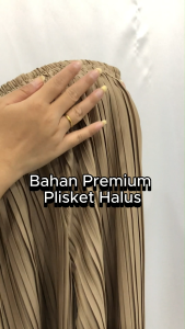 Aviri - Lily Celana Kulot Plisket Pendek Wanita