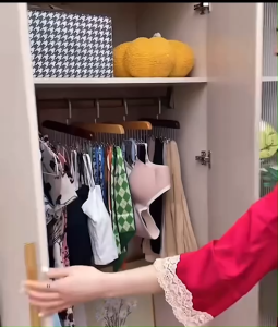 ไม้แขวนเสื้อ ที่แขวนเสื้อ 8ตะขอ หมุนได้ 360 องศา แข็งแรง ประหยัดพื้นที่