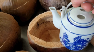 Bình ủ trà trái dừa không sơn / Bình trà 04 - 06 lít / Giữ ấm 3 - 6 giờ / Chuyên dùng pha trà bắc / Đúng chất mộc không sơn không lót vải bên trong Xưởng sản xuất tại Bến Tre