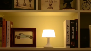 Lampu Malam LED Kreatif & Lampu Meja Dekorasi Portabel Kamar Tidur Lampu Meja Pelindung Mata Rumah